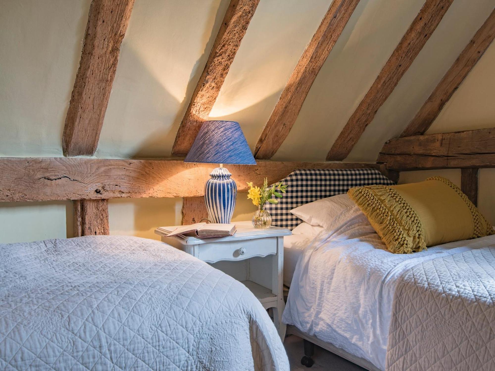 Вилла Woolhouse Barn Hunton  Экстерьер фото