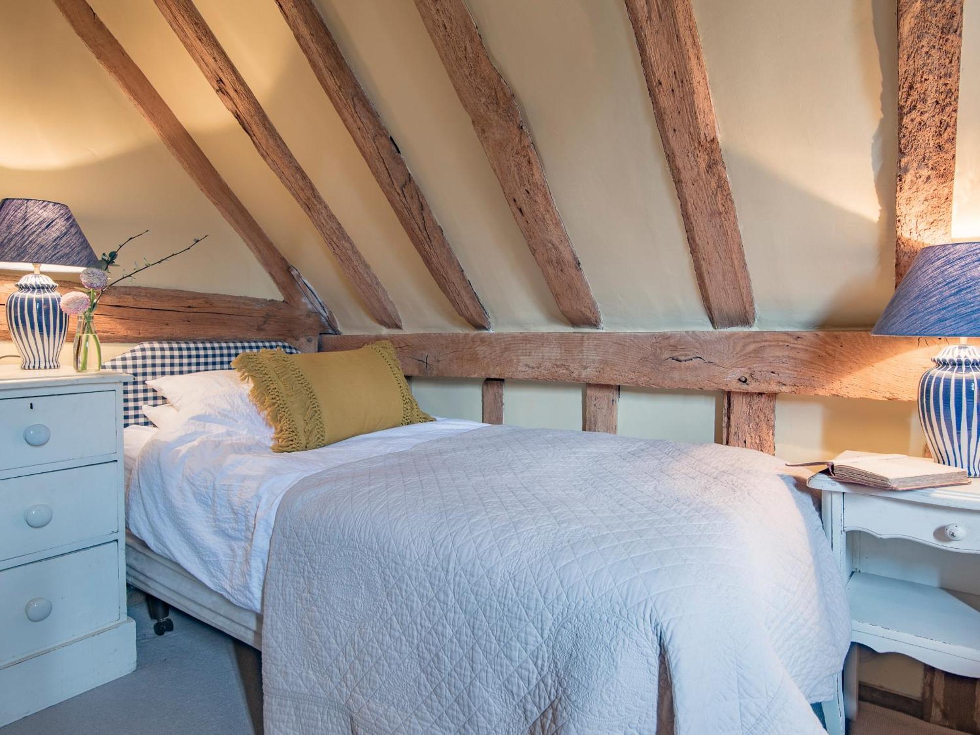 Вилла Woolhouse Barn Hunton  Экстерьер фото