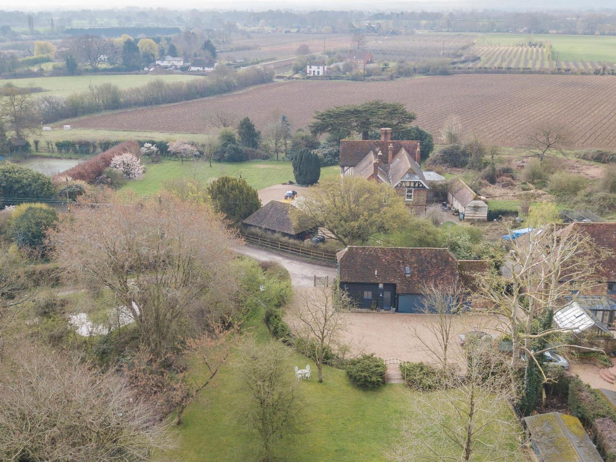 Вилла Woolhouse Barn Hunton  Экстерьер фото