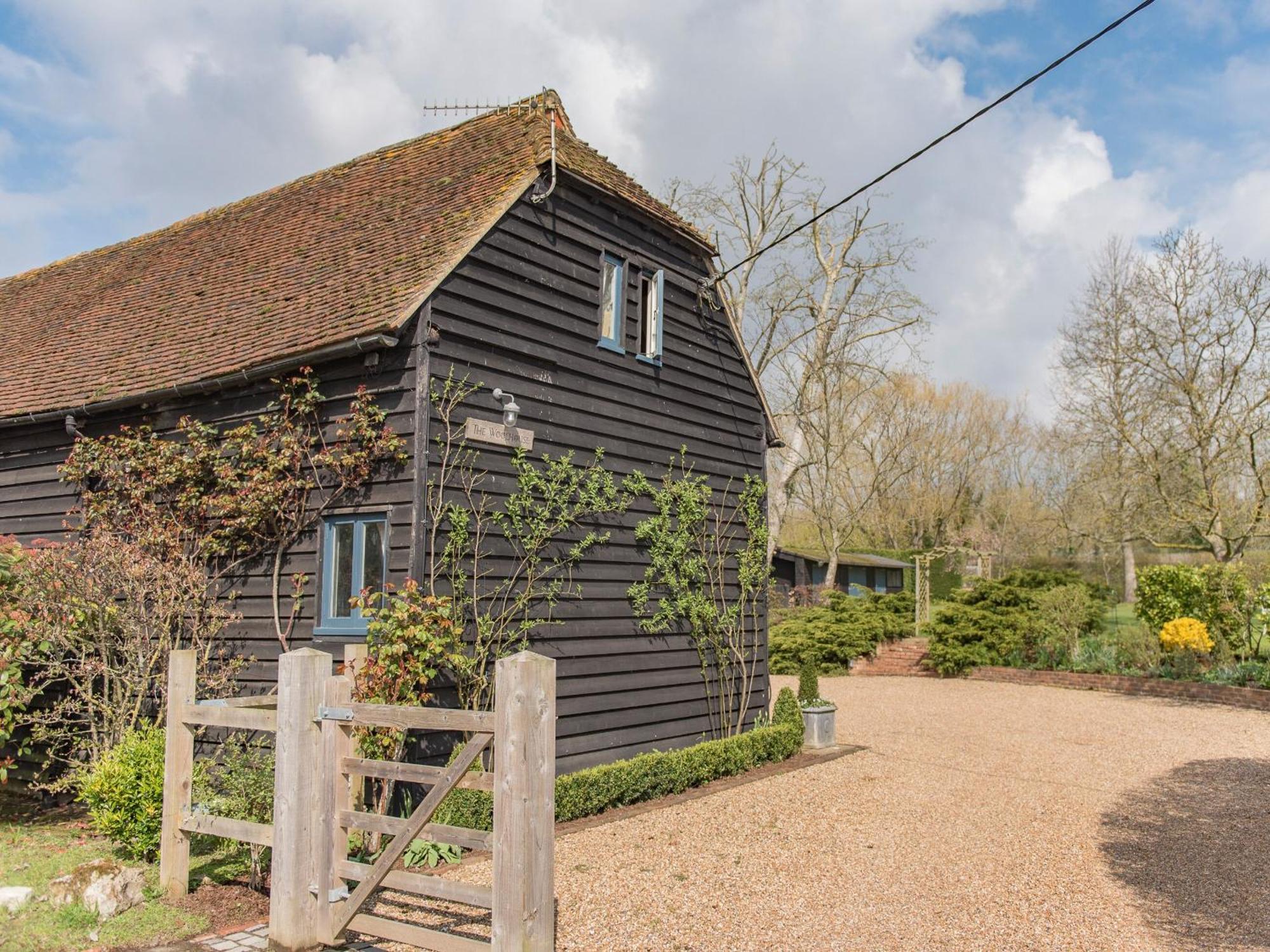 Вилла Woolhouse Barn Hunton  Экстерьер фото