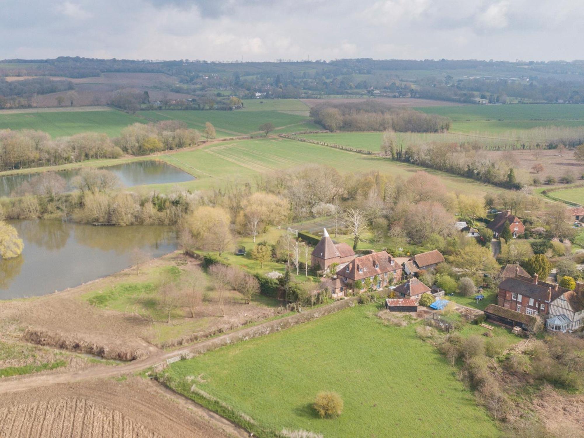 Вилла Woolhouse Barn Hunton  Экстерьер фото