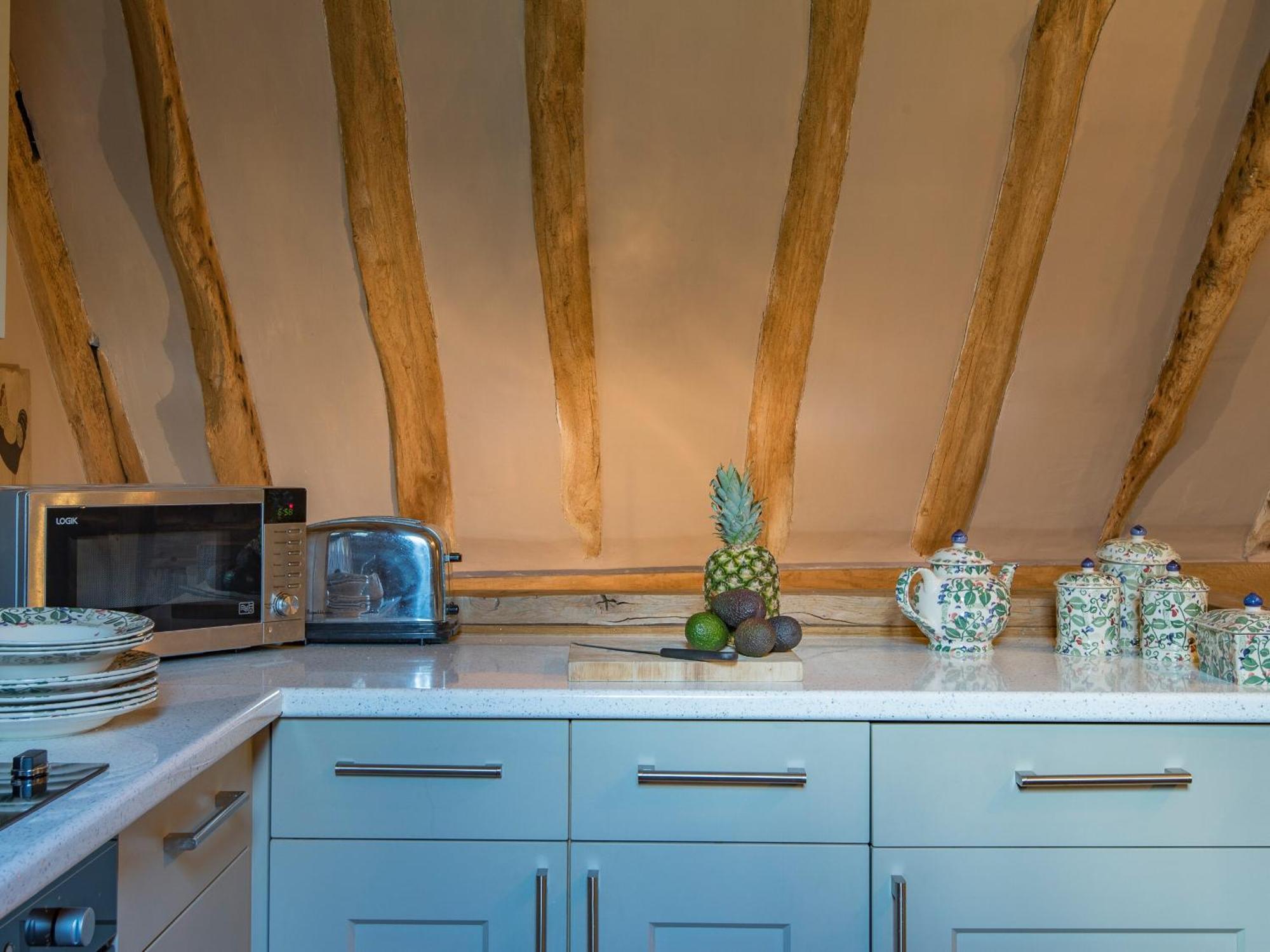 Вилла Woolhouse Barn Hunton  Экстерьер фото