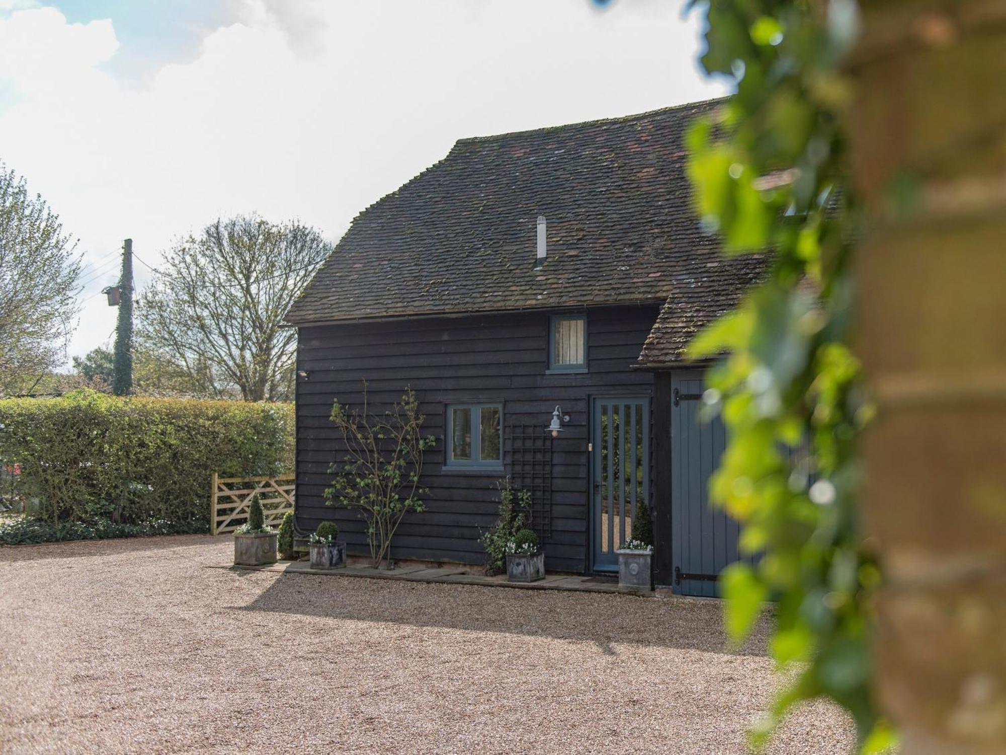 Вилла Woolhouse Barn Hunton  Экстерьер фото