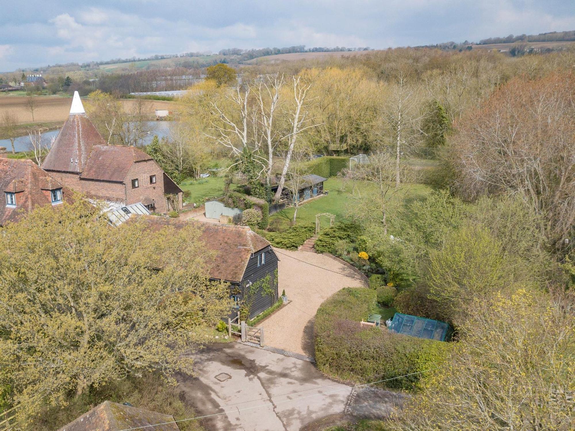 Вилла Woolhouse Barn Hunton  Экстерьер фото